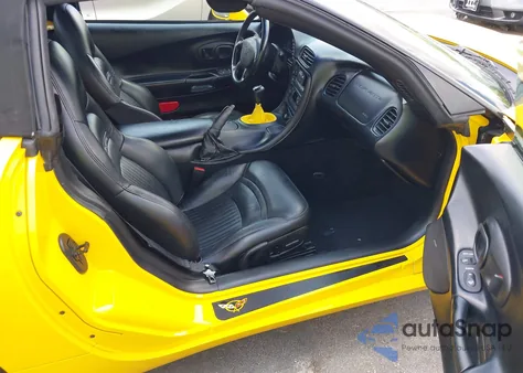 2000 Chevrolet Corvette из США, поврежденный, VIN 1G1YY32G3Y5115190